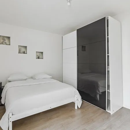 Chic With Terace And Parking Apartment