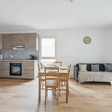 Apartment Chic With Terace And Parking *