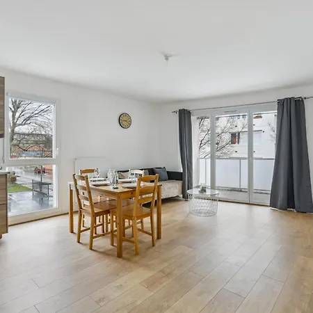 Apartment Chic With Terace And Parking